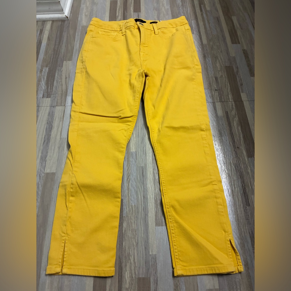 Jen7 yellow capri